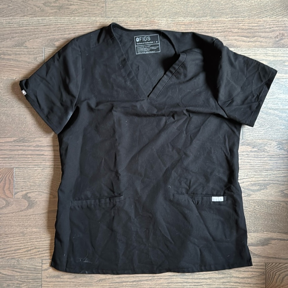 Black M Casma Figs Scrub top